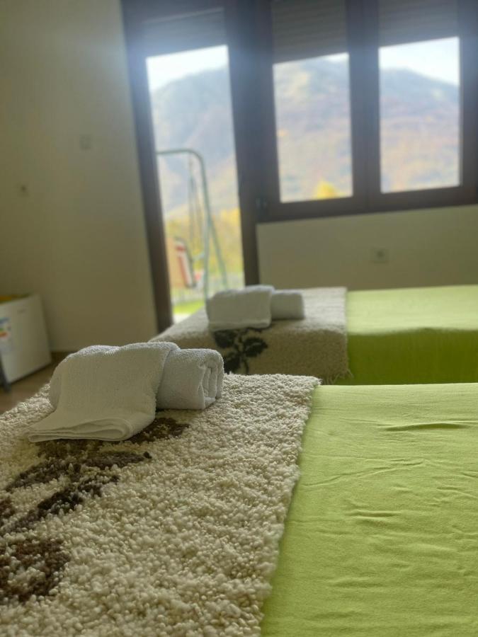 Bed and Breakfast Visitor Yard Плав Экстерьер фото