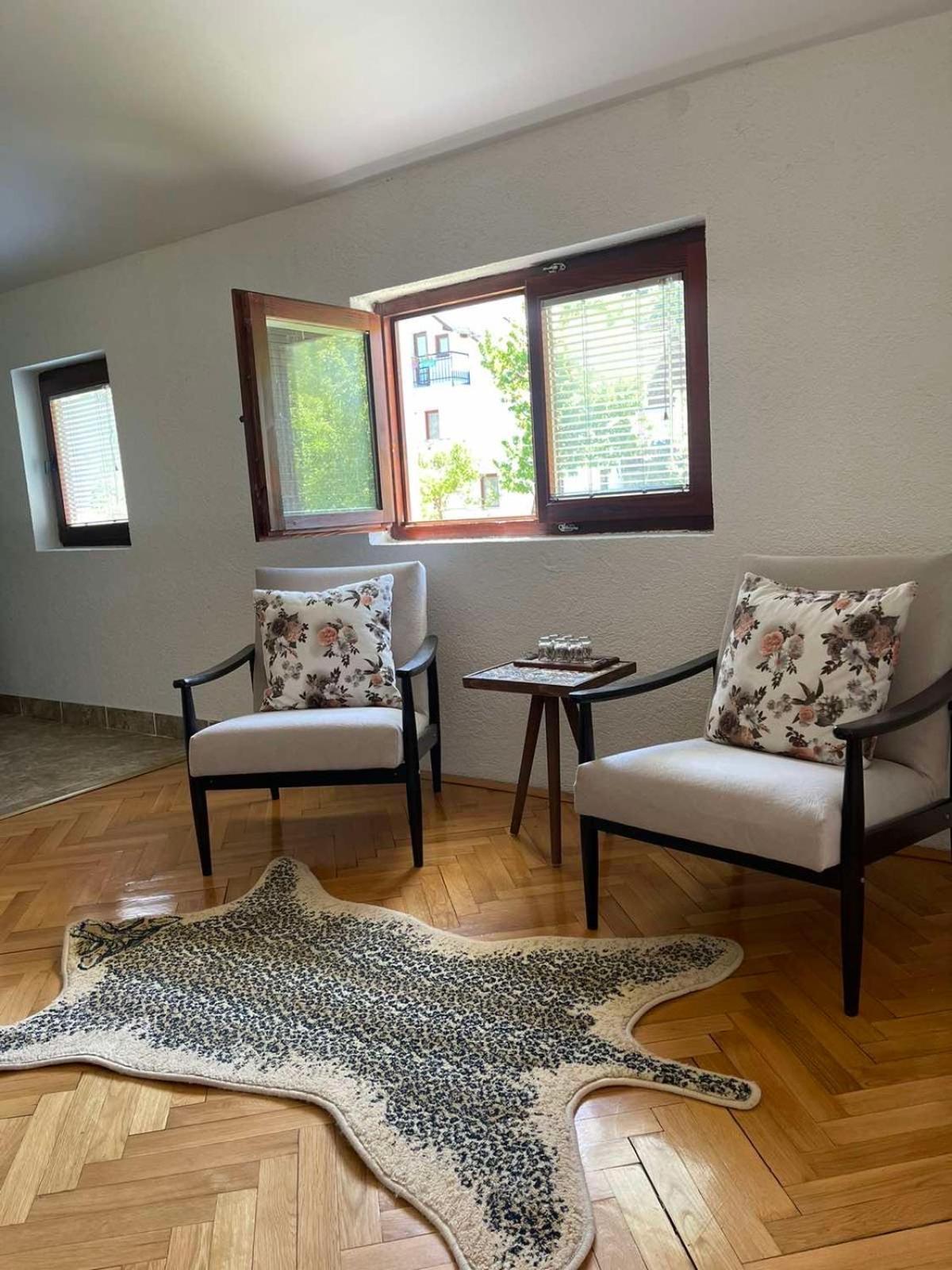 Bed and Breakfast Visitor Yard Плав Экстерьер фото