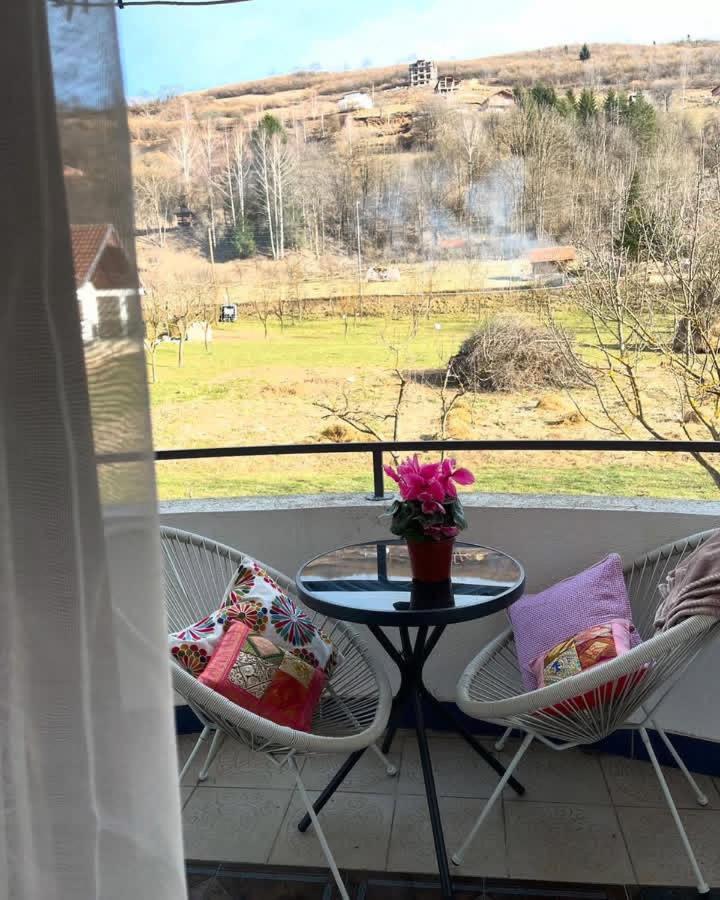 Bed and Breakfast Visitor Yard Плав Экстерьер фото
